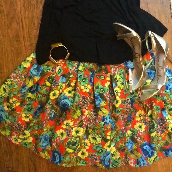 Sugar + Lips Floral Skirt - Picture 3 of 12